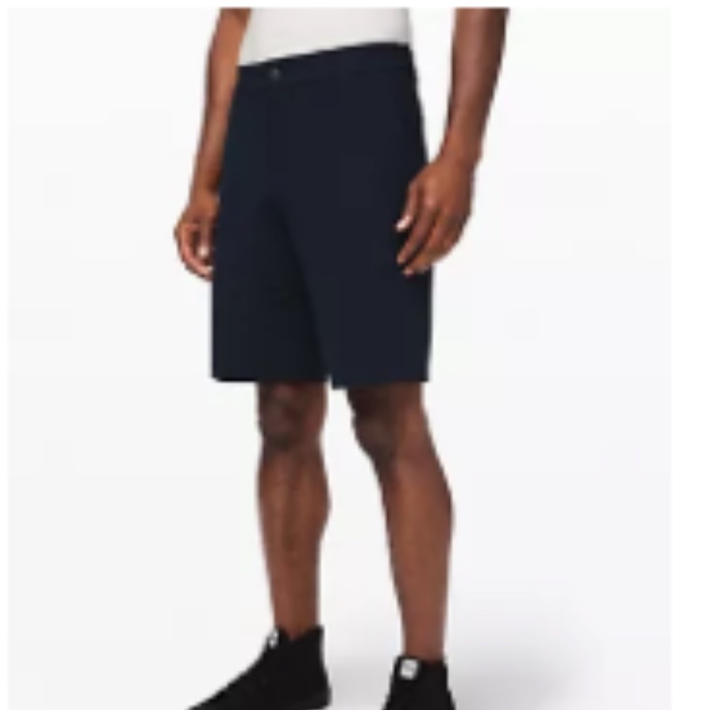 Sold——.  Commission Relaxed-Fit Short 11"